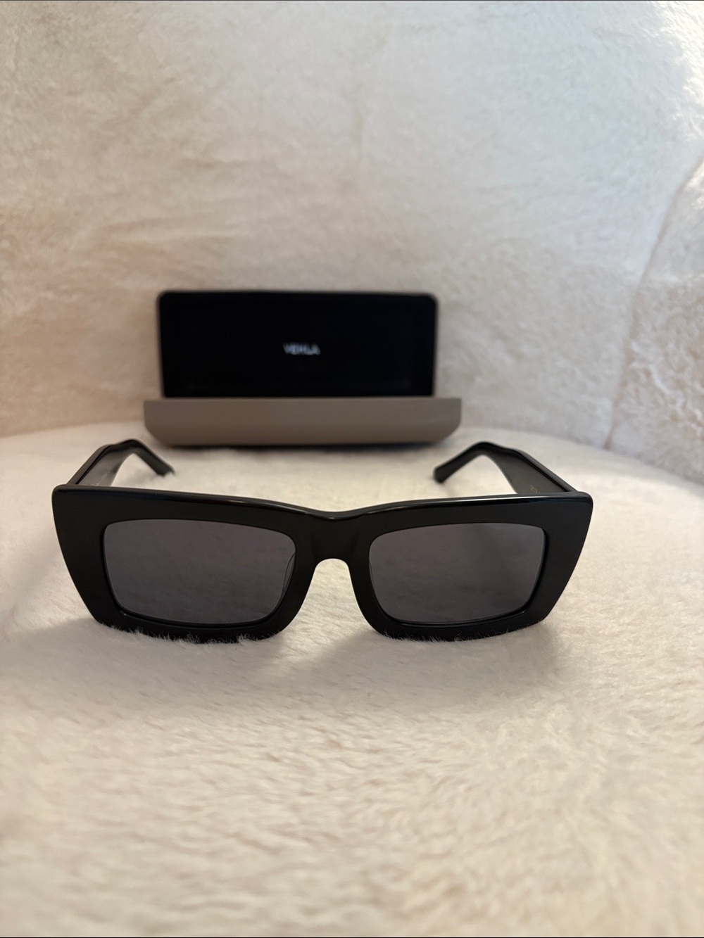 VEHLA black sunglasses